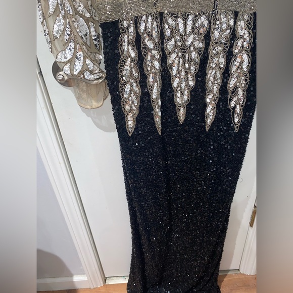 COPY - Selling this beautiful black/silver gown that has only been worn once. S… - Picture 5 of 12